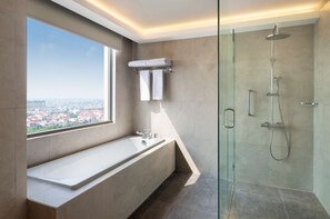 Hair dryer, slippers, towels, soap - Hilton Garden Inn Jakarta Taman Palem (Jakarta)