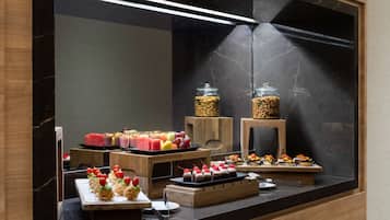 Café da manhã com buffet todos os dias (IDR 130000 por pessoa)