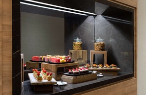 Tägliches Frühstücksbuffet gegen Gebühr