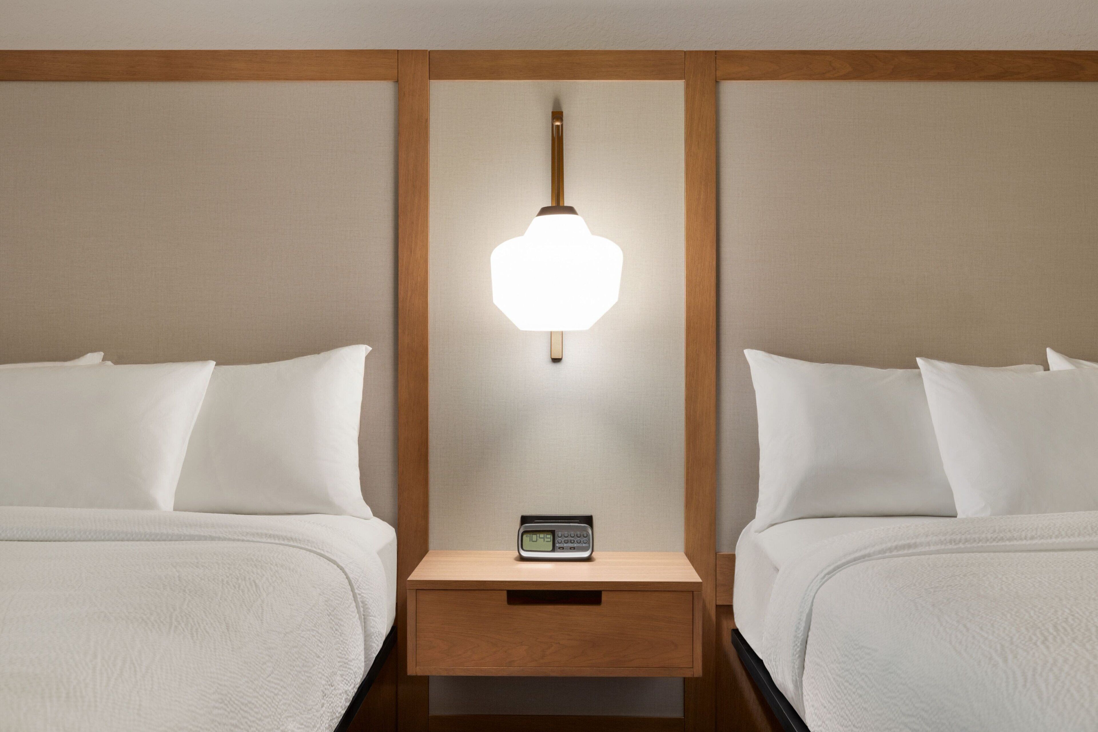 Sengetøy av topp kvalitet, memory foam-senger og skrivebord