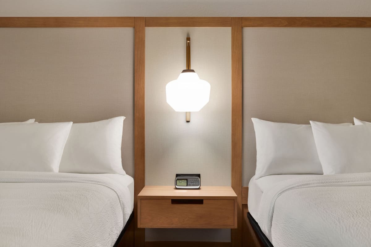 Sengetøy av topp kvalitet, memory foam-senger og skrivebord