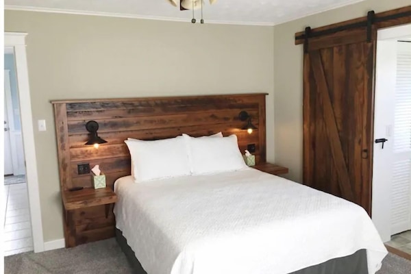 2 soverom, strykejern/-brett, wi-fi og sengetøy