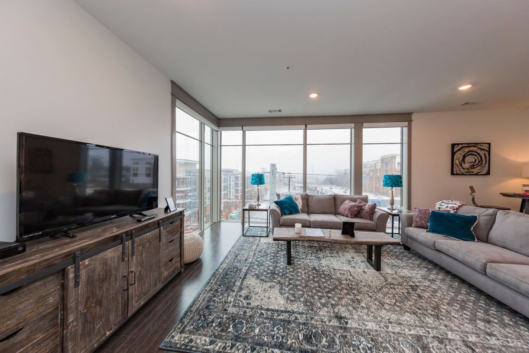 8th South Modern Condo • Near Downtown