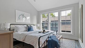 3 bedrooms, iron/ironing board, WiFi, bed sheets