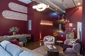 Unclassified image, 3 of 73, button