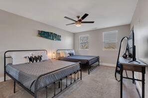2 habitaciones, tabla de planchar con plancha, internet y ropa de cama