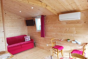 TV - An unusual night in a yurt (Bourlon)