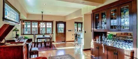 المنشأة من الداخل