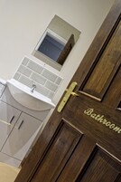 Deluxe Twin Room, Ensuite | Bathroom