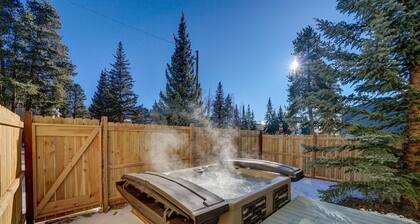 Cloverleaf-PET FRIENDLY with Hot Tub and private yard.