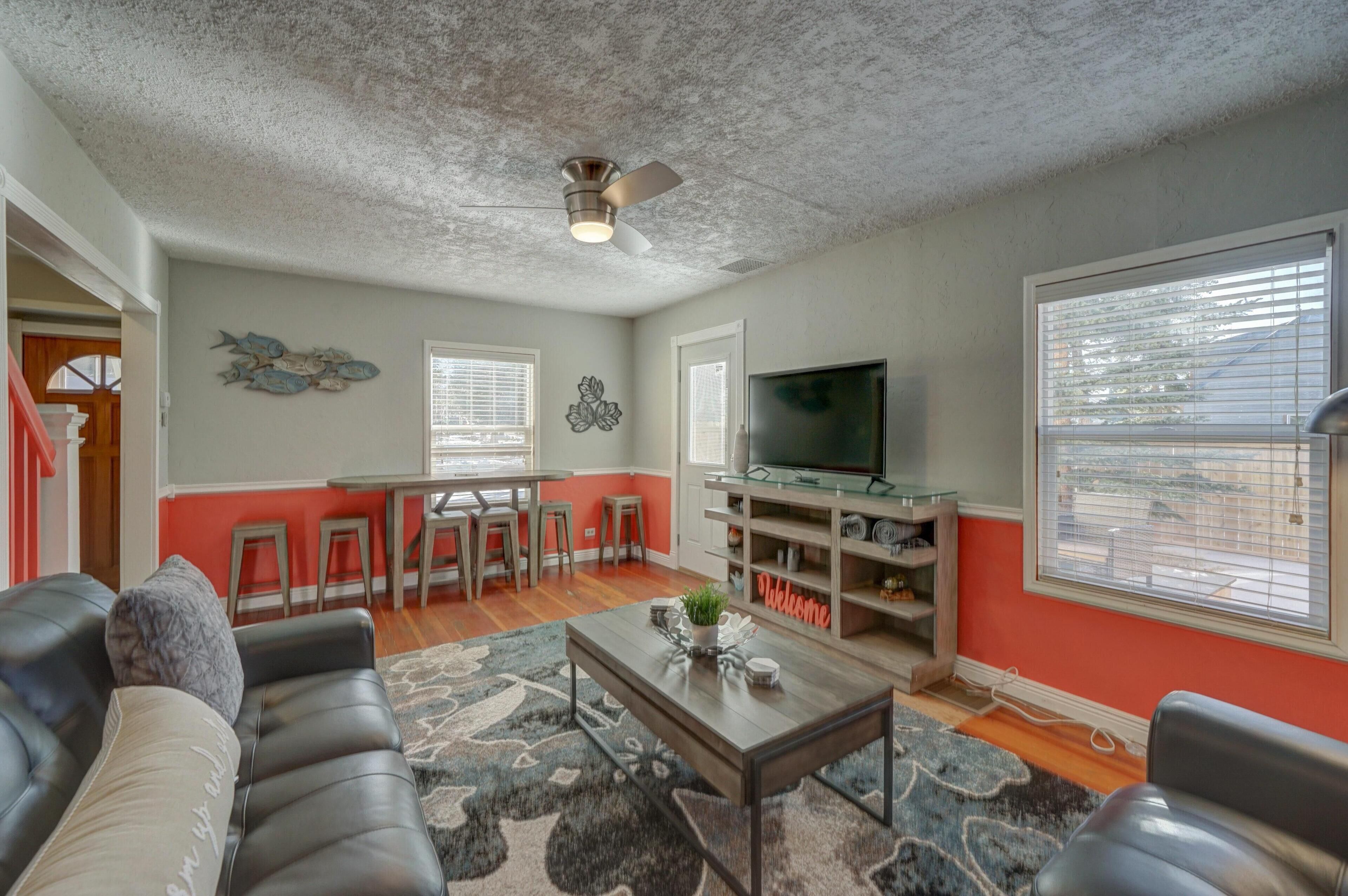 Cloverleaf - Hot Tub and Deck. Pet Friendly and minutes to Ski Cooper!