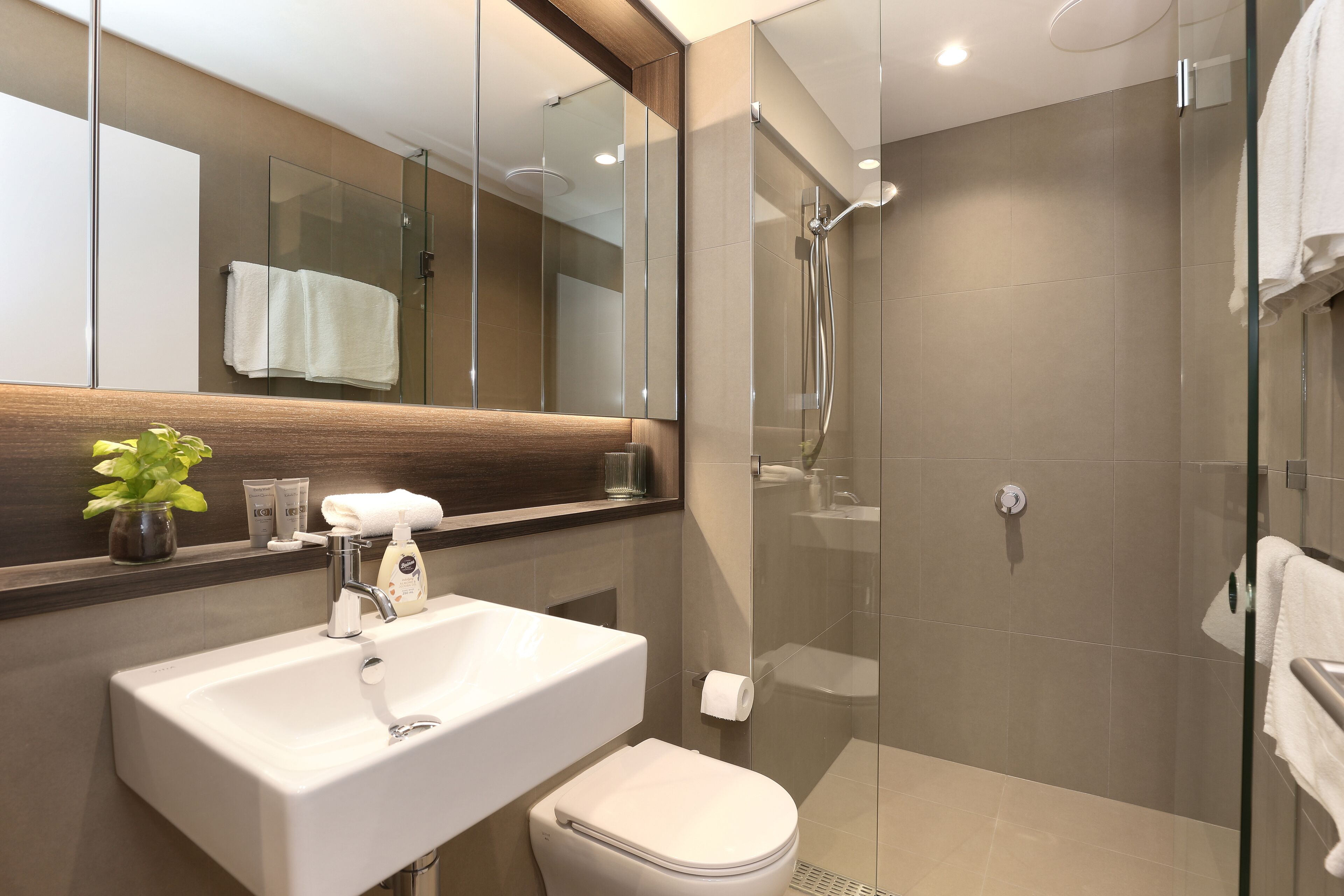 Orange Stay At Melbourne Quarter — image 12