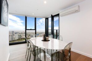 Two Bedroom Two Bathroom Apartment | In-room dining