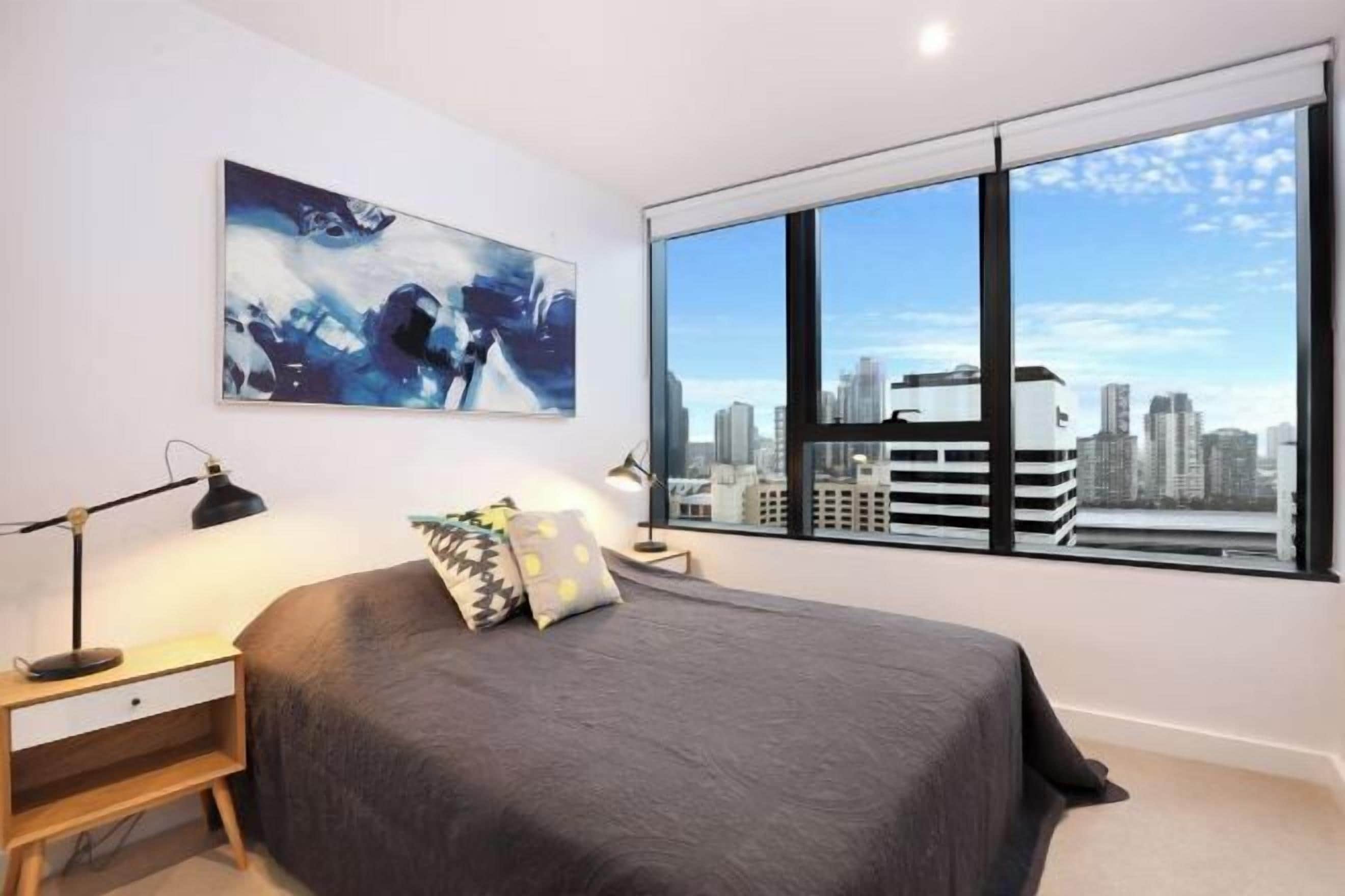 Premium bedding, soundproofing, iron/ironing board, free WiFi