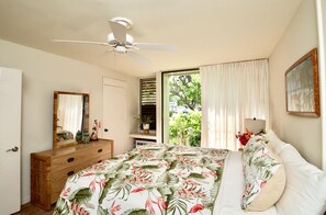 1 bedroom, desk, travel cot, WiFi