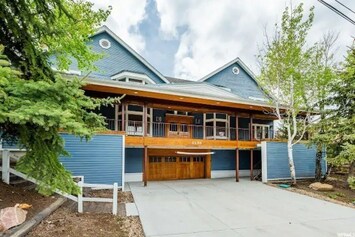 Bluebird House - This listing is for unit 4