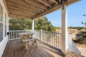 Outdoor dining - Hamps Landing: Hot Tub, Pet-Friendly, YMCA Access w/ indoor & outdoor pools (Nags Head)