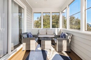 Interior - Hamps Landing: Hot Tub, Pet-Friendly, YMCA Access w/ indoor & outdoor pools (Nags Head)