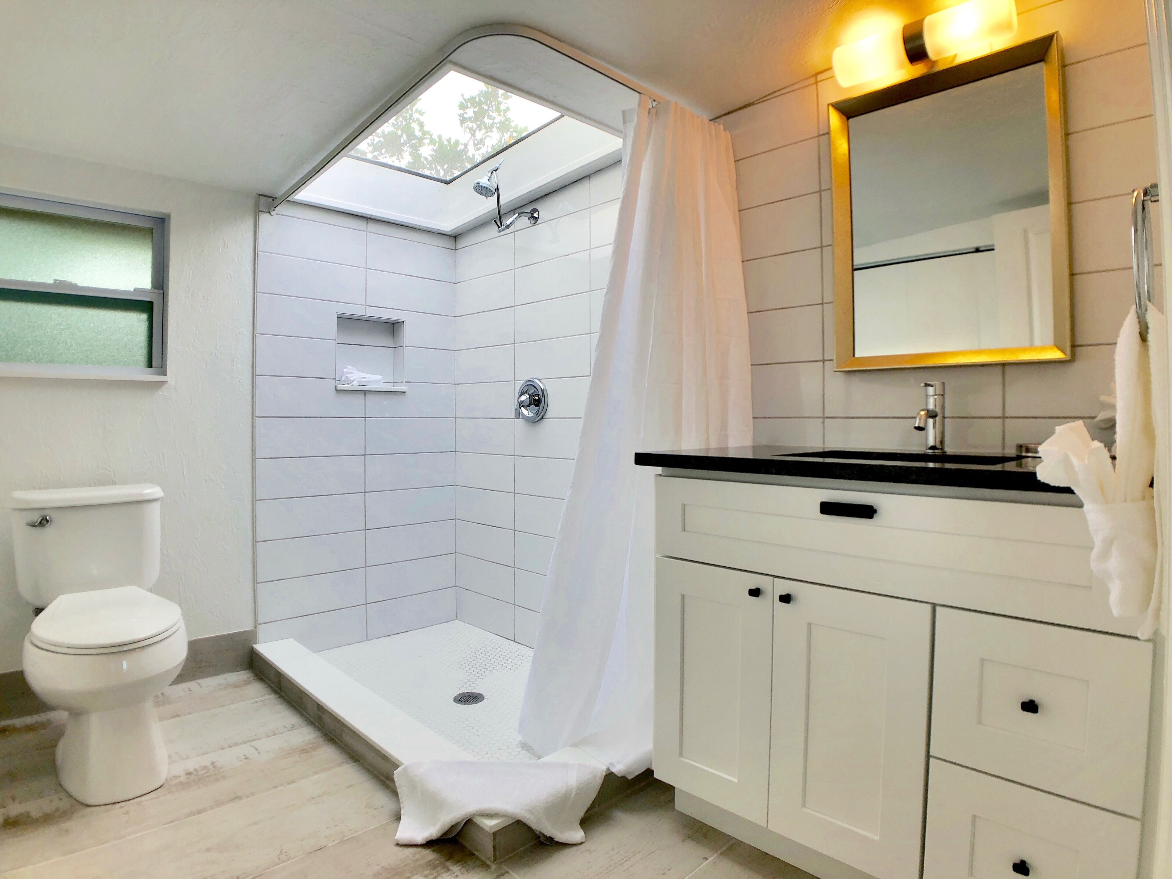 House, Lake View | Bathroom | Hair dryer, towels