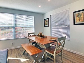House, Lakeside | Dining room