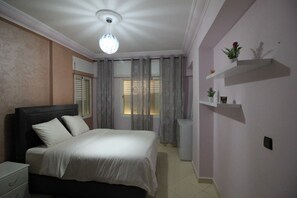 3 chambres, fer et planche à repasser, Wi-Fi, draps fournis