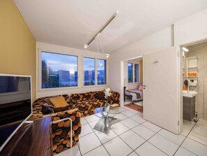 7 chambres, coffres-forts dans les chambres, bureau