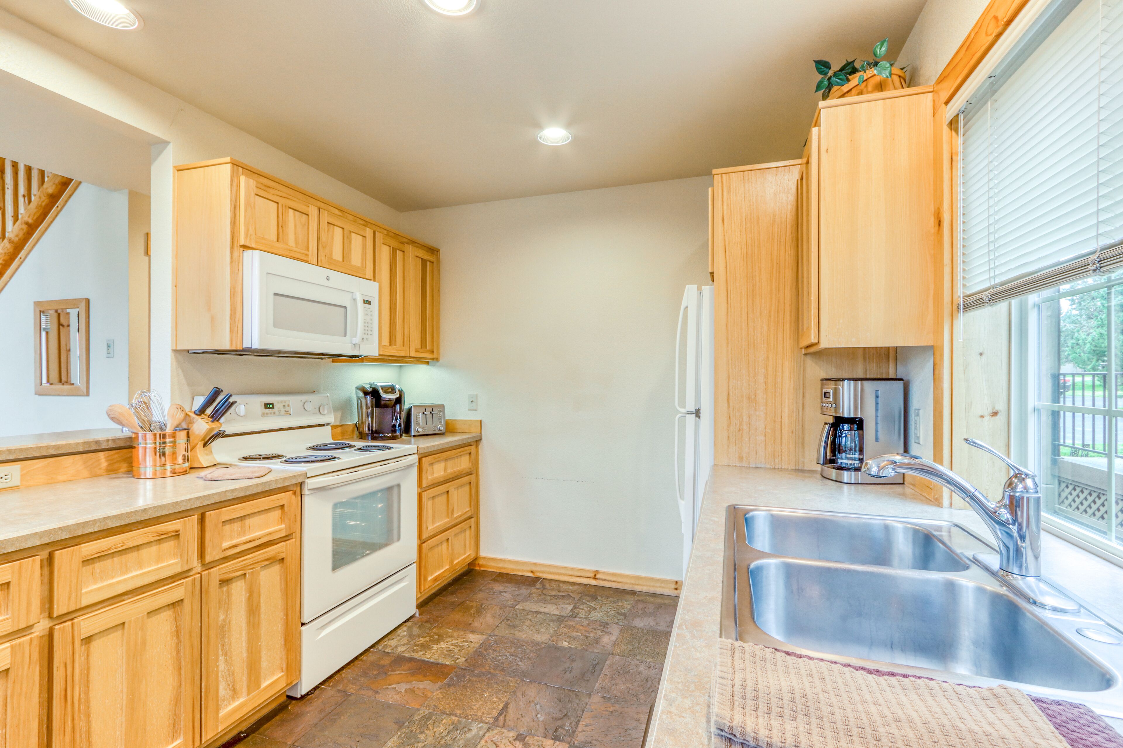 Dog-friendly resort with private hot tub, 3 golf courses, tennis courts & pools