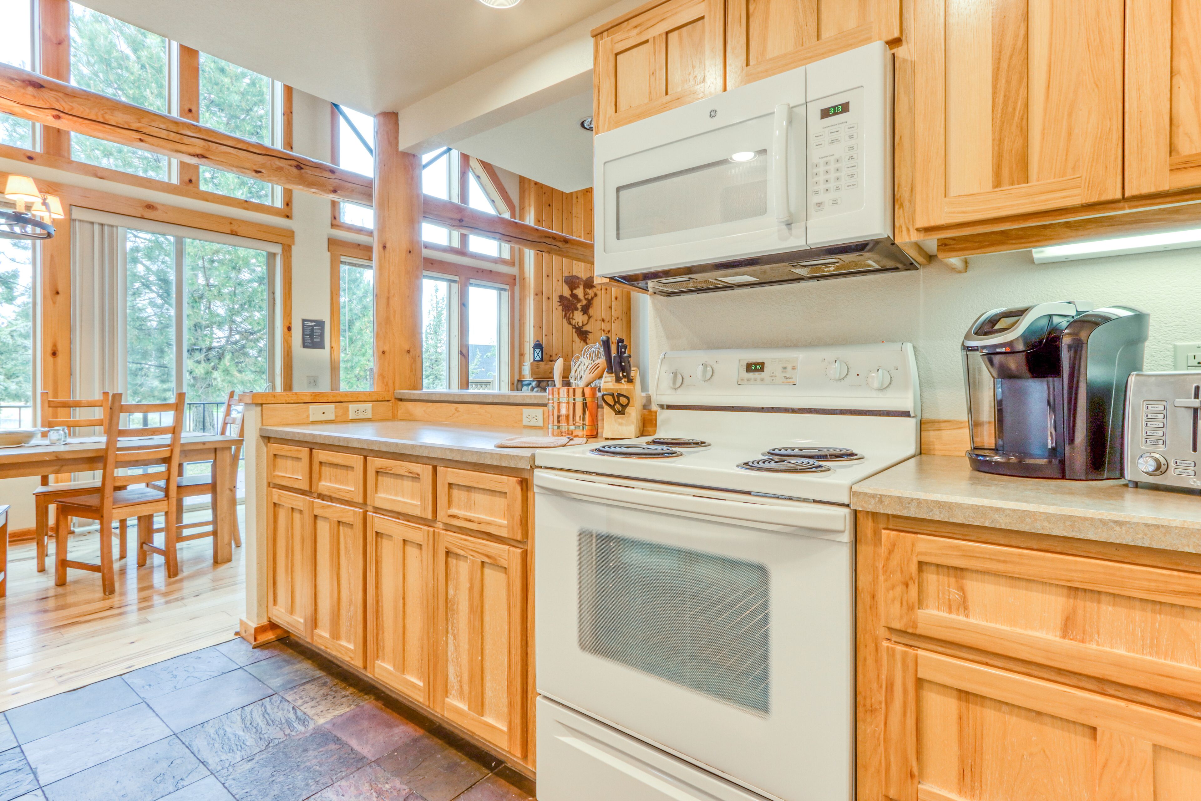 Dog-friendly resort with private hot tub, 3 golf courses, tennis courts & pools