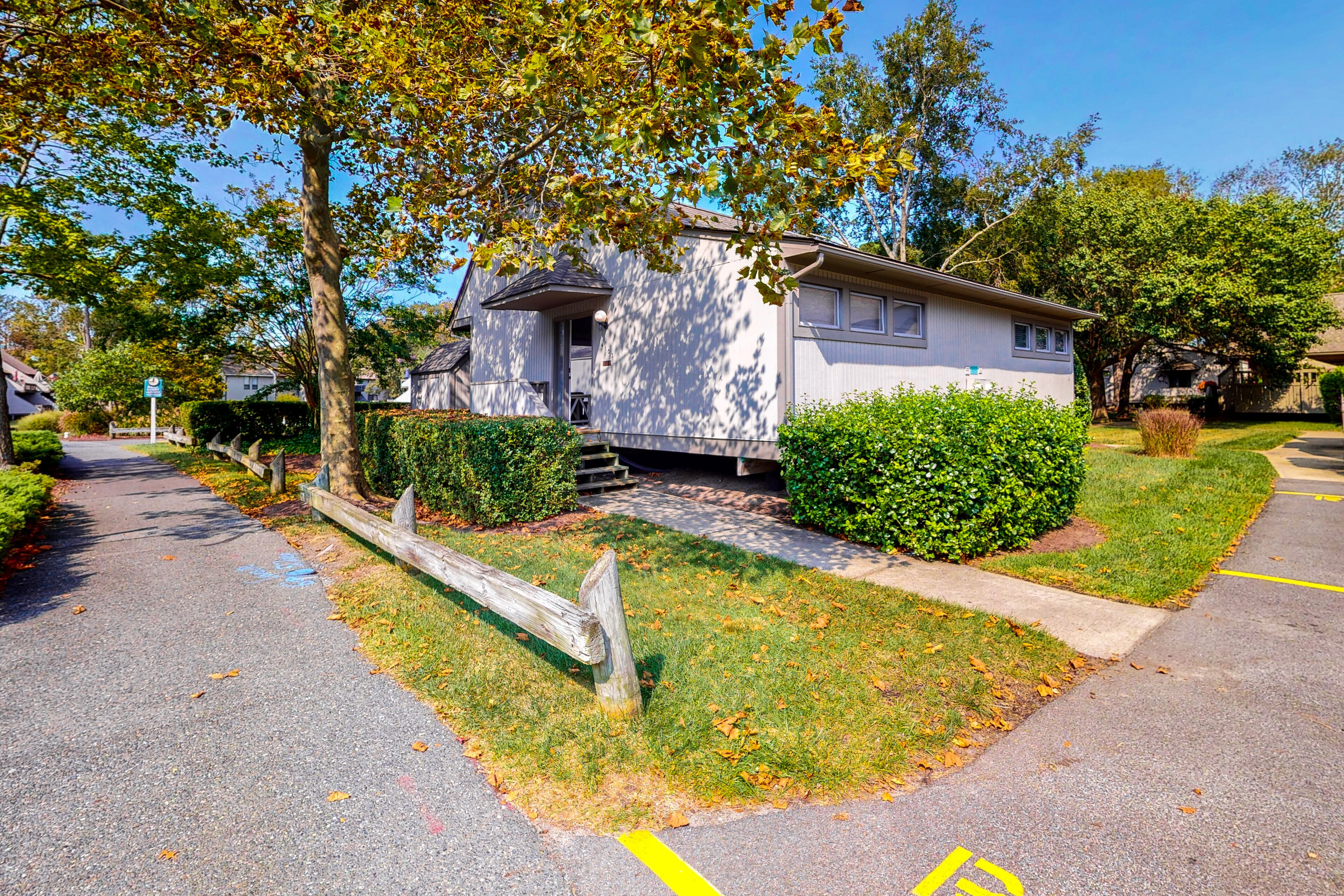 Sea Colony Tennis 1st floor condo w/ gym, free WiFi, and pool!