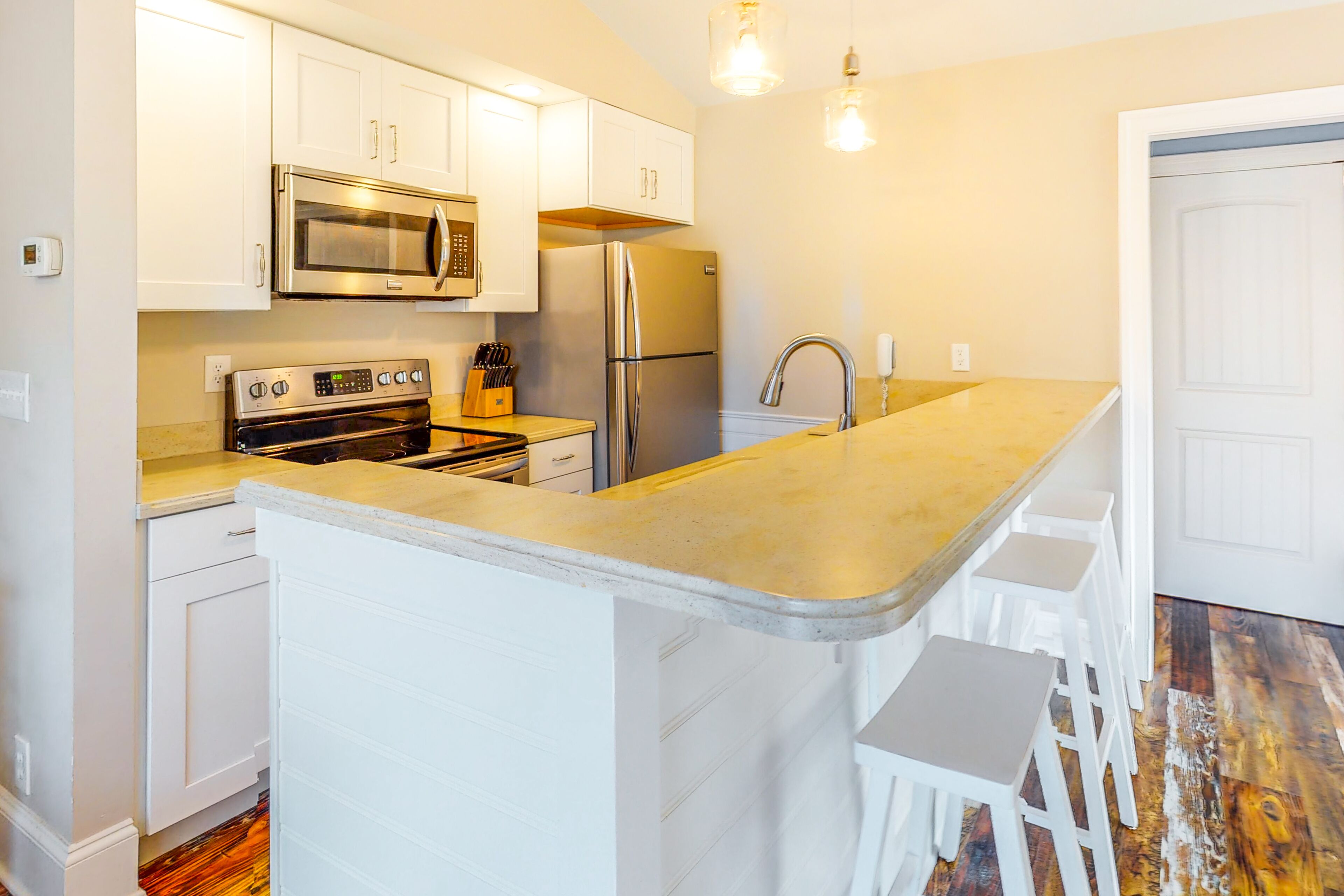 Sea Colony Tennis 1st floor condo w/ gym, free WiFi, and pool!