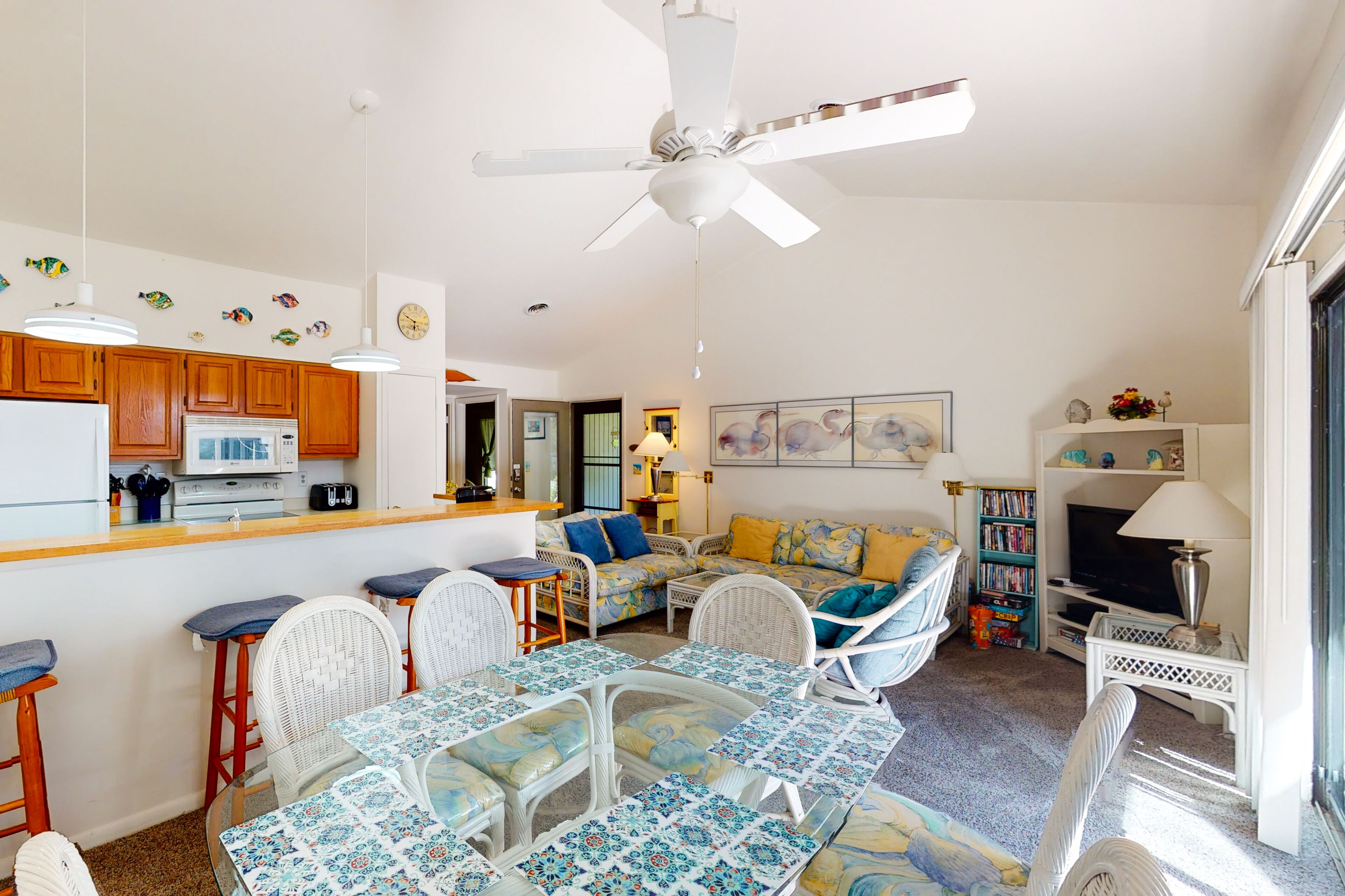 Sea Colony Tennis 1st-floor condo pool & gym