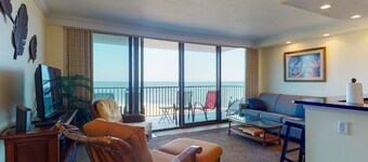 Sea Colony Ocean 7th floor condo w/ free WiFi, shared sauna, and pool