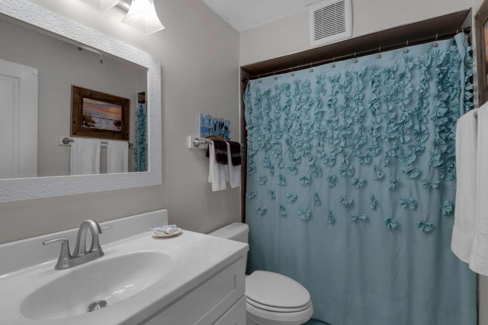 Make memories on the beach! Clean 3bd/2bth condo!