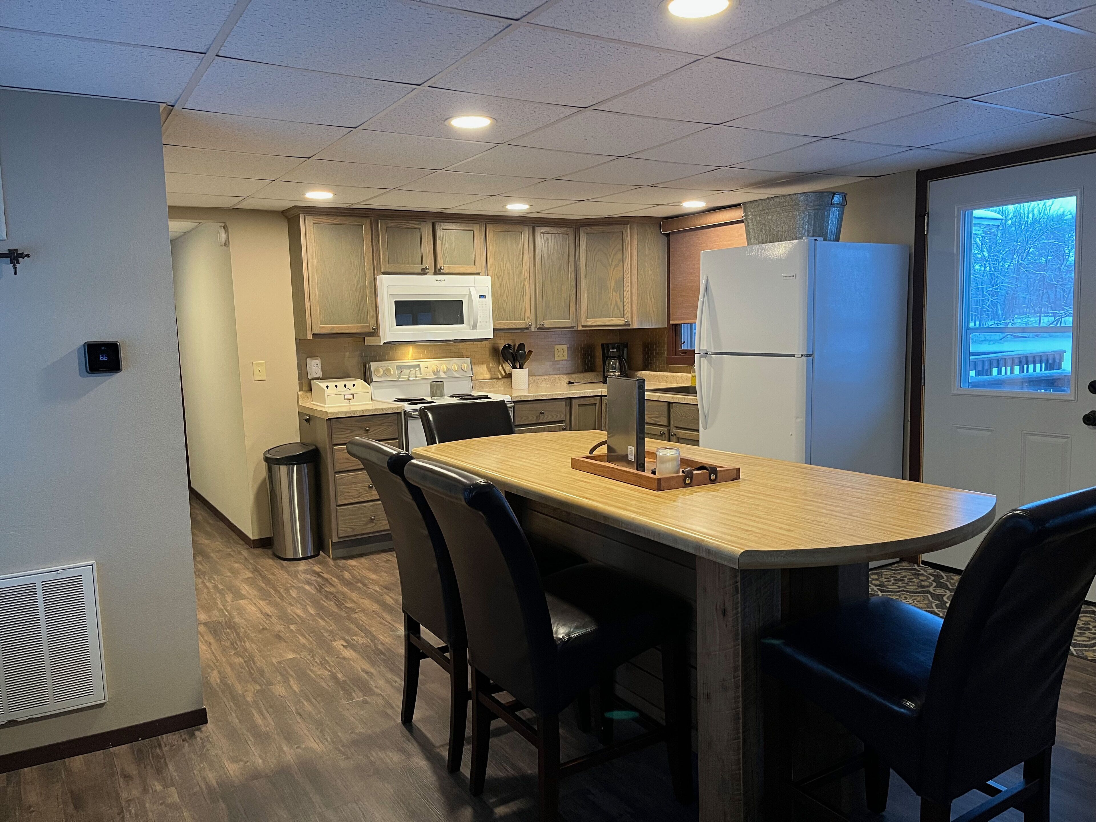 Cozy Chic Cabin on Private Lake