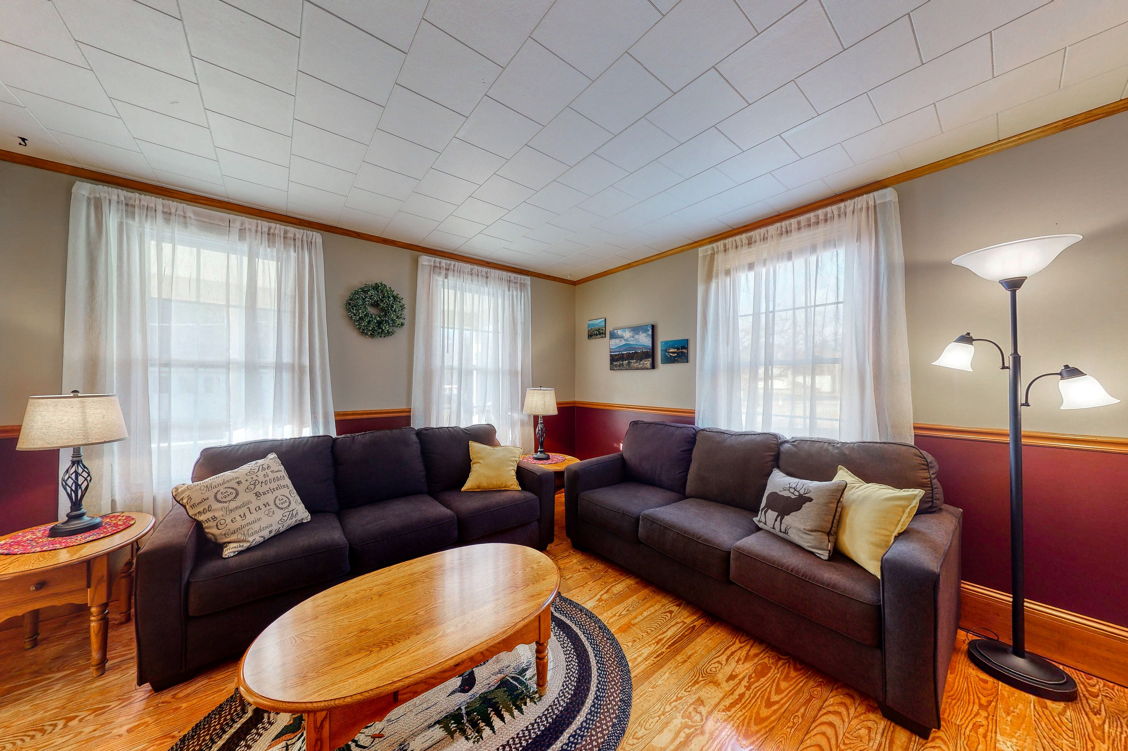 Charming, two-story, family-friendly home w/ a large yard - close to the lake