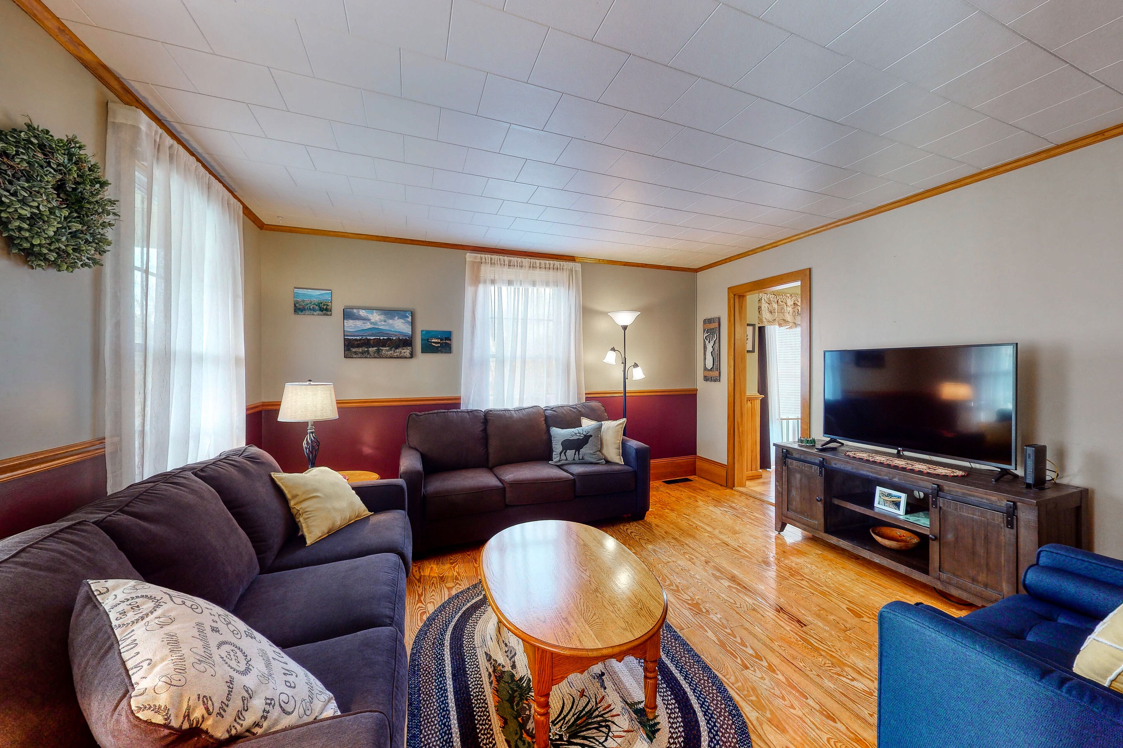 Charming, two-story, family-friendly home w/ a large yard - close to the lake