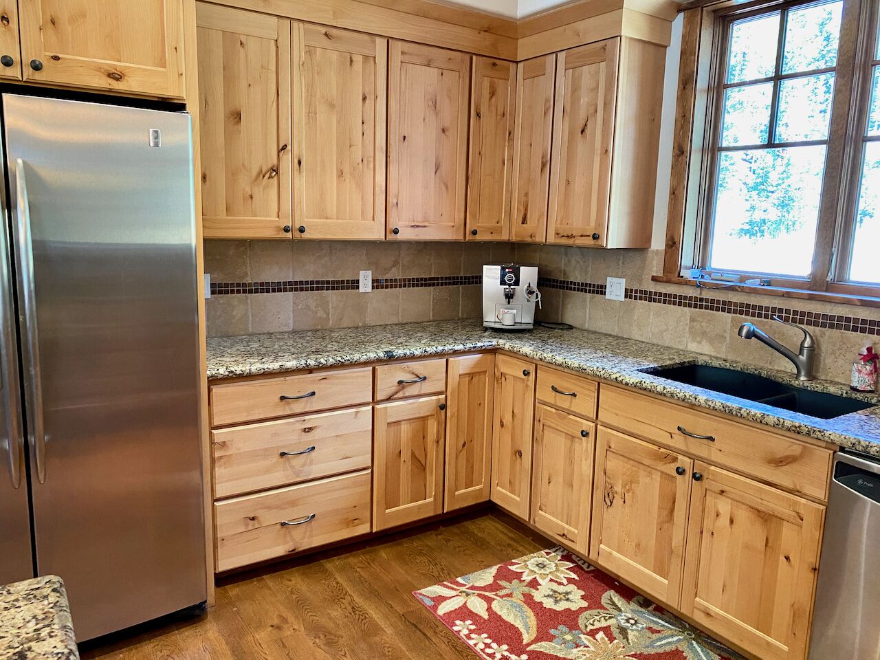 NEW LISTING! NEW HOT TUB! Spacious Luxury Mountain House Private Everything! 