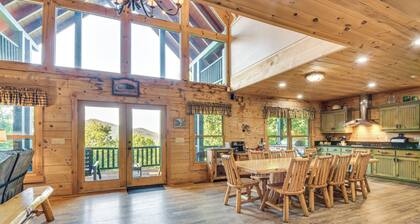 Expansive Sky Valley Lodge w/ Mountain Views!