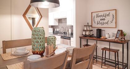 Chic: 3-beds, 2-bath. A cozy stay on the ground level, in a wonderful location.