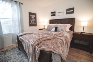 3 chambres, fer et planche à repasser, Wi-Fi, draps fournis