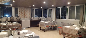 Hotel snow crest inn