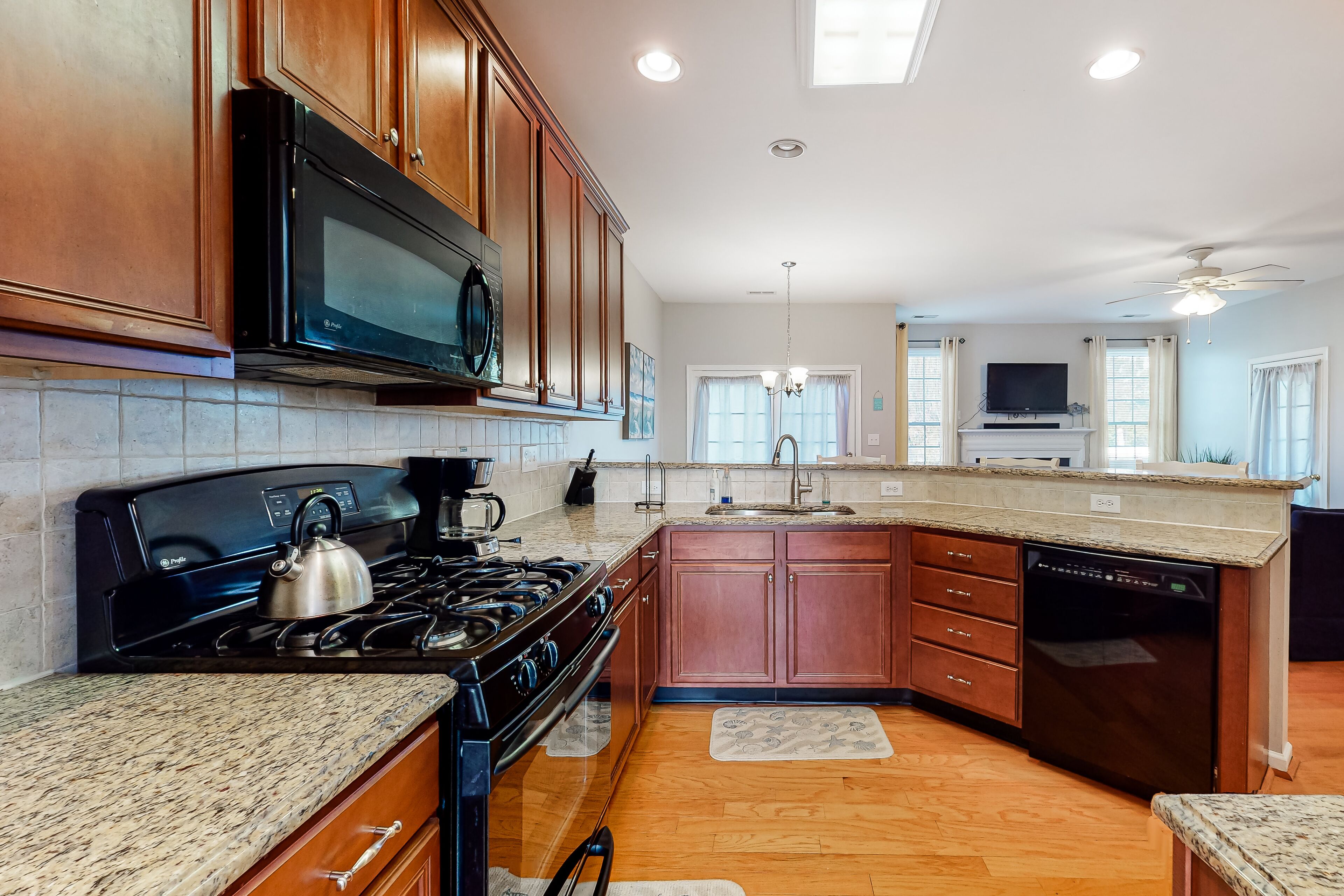 Bayside Bethany Lakes townhouse w/ basketball court, pools, gym & tennis