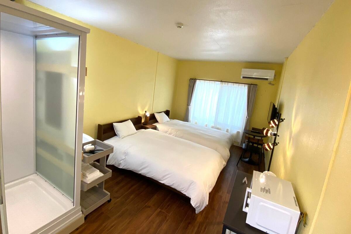 Desk, WiFi (free), bed sheets