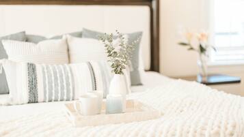 9 bedrooms, desk, iron/ironing board, free WiFi