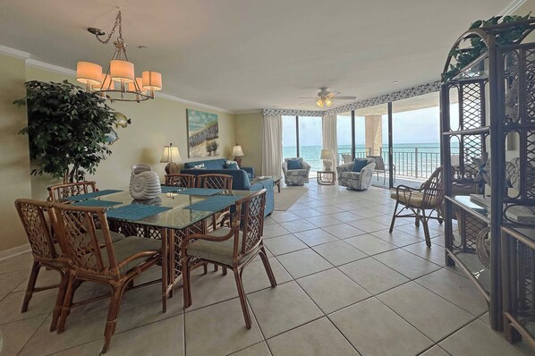Living area - Surfmaster II 212 - Oceanfront in Garden City Beach, SC (Garden City)