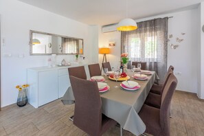 Villa | Dining
