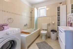 Villa | Bathroom