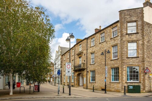Becket Apartment is a One Bedroom Apartment in Yeovil.