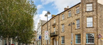 Becket Apartment is a One Bedroom Apartment in Yeovil.