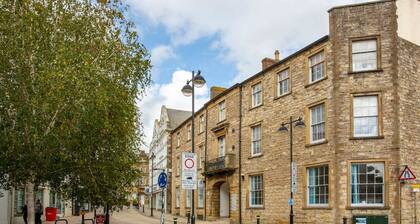 Becket Apartment is a One Bedroom Apartment in Yeovil.
